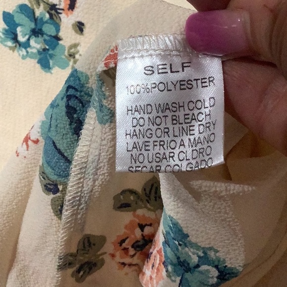 EASEL - Sz L - tiered Bell Sleeve Tunic - floral pattern - key hole front - - Picture 5 of 5